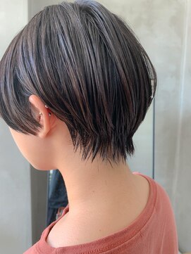 テトヘアー(teto hair) ハンサムショート、前下がりショート、グレージュ、スリーク
