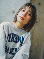 ライラ(Lyla)&nbsp;プツッと切りっぱなし前上がりスリークボブ