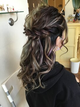 ヘアープレイスカム(CAM) ゆるふわハーフアップ