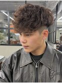 スペインカールメッシュスキンフェードフェードカット短髪