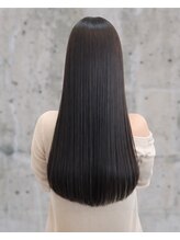 独自の髪質改善ストレートで柔らかく艶のある美髪へ