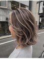 ロコスピアーズ(ROCO SPEARZ)&nbsp;ハイライトとフェイスフレーミングの外国人風スタイル