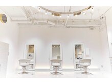 クルミ(culumi)の雰囲気（梅田茶屋町1階で天井が高く、落ち着く空間でリラックスできます）