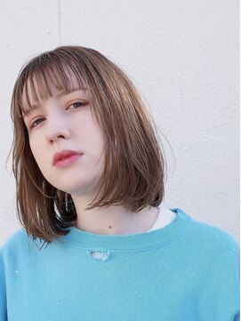 エラ(ELLA) 透け感透明感シアーベージュナチュラルボブスタイル