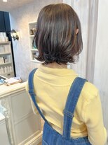 キャアリー(Caary)&nbsp;福山人気caaryくびれミディ似合わせカットぱっつん前髪外ハネ