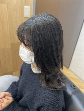 ハサミバイアトリエナガノ 千葉(8sami by atelier nagano) ショートボブ/センターパート/ツヤ髪/グラデーション/イヤリング