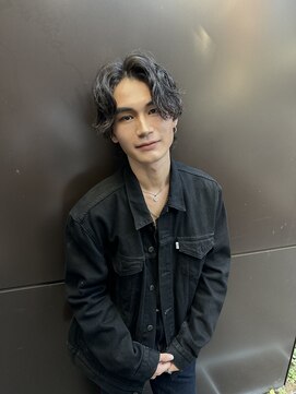 アクシー ヘアーアンドメイク(AXY HAIR&MAKE) 波巻きパーマ/ハイライト/束感マッシュ/ブロンド/新宿