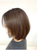 大人可愛い艶髪秋色カラーくすみベージュくびれ前上がりボブ