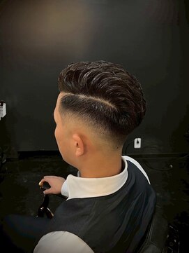 キングスマントーキョー 三鷹店(KINGSMAN TOKYO) アップバング / ツーブロック / スキンフェード[三鷹/バーバー]