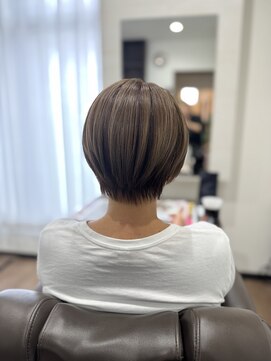 ベルスタ(BELSTA) アッシュベージュ×丸みショート