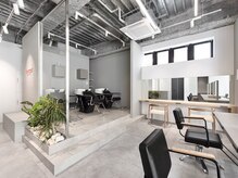 トリッカ シブヤ(TRICCA SHIBUYA)の雰囲気（顔周り/レイヤーカット/羽エクステ/髪質改善/メンズ/渋谷）