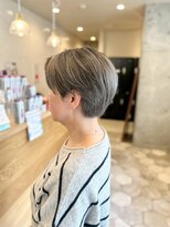 セレイン(serein)&nbsp;白髪ボカシ・シルバーハンサムショート