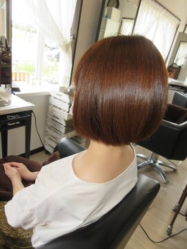 コア フィール ア デイ(COIFFURE A DAY) 【見附今町M3D】艶サラショート