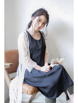 ラエディ(Laedi) ポニーテール×ルーズアップ