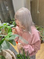ホワイトベージュ　インナーカラー　ハイライト　デザインカラー