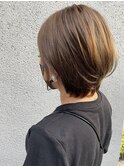 ひし形ショートボブ　アッシュベージュ