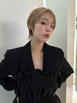 シーム(SEAM) honey blond color / short style