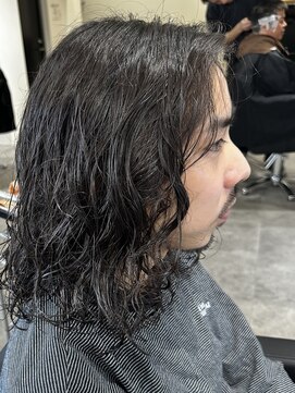 ヒュイル バイ ニアウ(Hwyl by Niau) メンズロングパーマミディアムパーマスパイラルパーマ