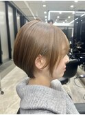 40代50代60代耳かけショート前髪なしハンサムショート白髪ぼかし