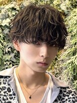 アリエッタ(aRietta)&nbsp;20代30代シャドウパーマ/グレー/波打ちパーマ/刈り上げショート