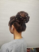 ヘアーアンドセルフサロン アキ(hair&self salon Aki)&nbsp;シンプルでありながら、ドレスを着ると似合うヘアスタイル