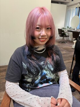 アルテフィーチェ 梅田(artefice) ピンク×ブラックのデザインカラー