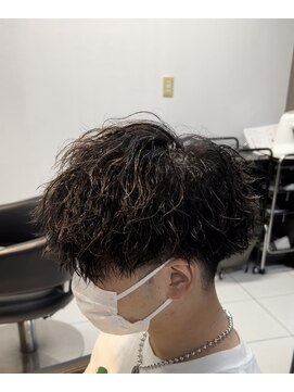 アイズ 海老名(AIZU) ツイストスパイラルパーマ波巻きスパイラルパーマメンズマッシュ