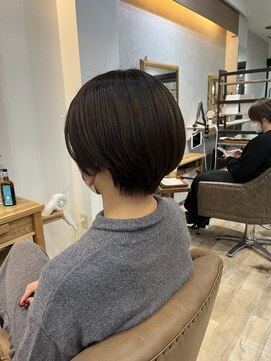 ジーニー(GeeNY) 王道ショートボブで女性らしいかっこよさのあるヘア