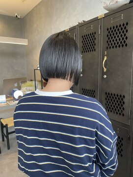 アチーブリス(achieve Liss) 暗髪アッシュブラック 丸みのあるミニボブ