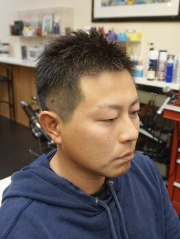 オーパス(opus)の写真/忙しい朝に時短で決まるstyleをご提案。眉カットとシェービングもお任せください。トータルケアで男度UP。