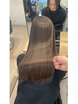 エラ(Ella) 美髪ストレートヘア