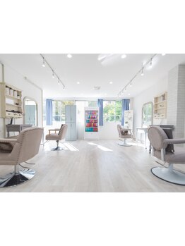 【毎日が楽しく綺麗】経験豊富なスタイリストが、豊富なヘアケア知識でマンツーマン接客/髪質改善も人気