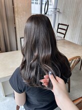 エフィールベルタ(afeel belta) ミディアムレイヤーカットストレートロングオリーブベージュ