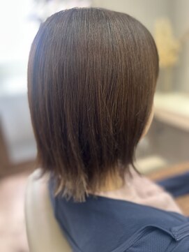 アオ 花咲町(a-o) ハイトーン外ハネボブスタイル♪