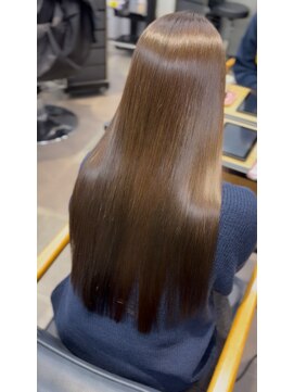 ネウィ 梅田(newi) オリーブベージュカラー