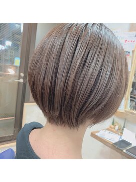 フィン(FiN by allure) 髪質改善ショート×ミルクティーベージュ/下河原 聡