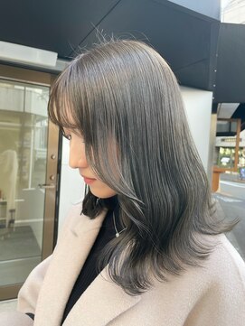 ネイヴィル(navile) ◎透明感たっぷりオリーブベージュ