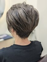 松本平太郎美容室 銀座パートフォー(PART4) 大人のショート 白髪ぼかしハイライト/30代40代50代60代