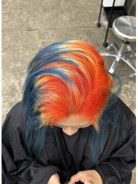 オーン 渋谷(OOn) ネオンオレンジとコバルトブルーのルーツデザインカラー