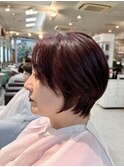 ショートボブ×ブリーチなしレッドバイオレットカラー