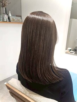 ロウブ(roubu.) カーキグレージュ×鎖骨ミディ