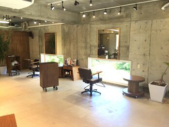 キューナ(KYU-NA)の写真/一歩店に入るとまるでリゾート地のような店内…施術スペースから見える景色は一度見る価値あり！