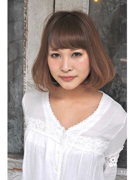 クラン(clan) シンメトリー前下がり伸ばしかけ耳かけ大人ボブ重めスタイル