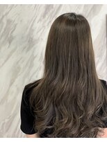 デイジー(Daisy)&nbsp;ロングヘア×グレージュ