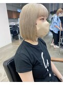 ホワイトベージュカラー