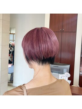 チトセ美容室(chitose) ブラックインナーのボルドーショート