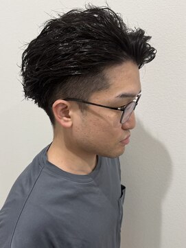 ヒュイル バイ ニアウ(Hwyl by Niau) メンズかきあげショートパーマツイストパーマスパイラルパーマ