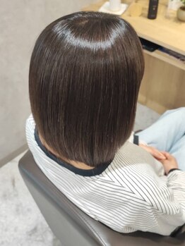 サロン アンレーヴ(salon un reve)の写真/【鳳/脱白髪染め】白髪を活かしたヘアスタイルで、エイジングケアを☆髪に優しく、艶のある仕上がりを！