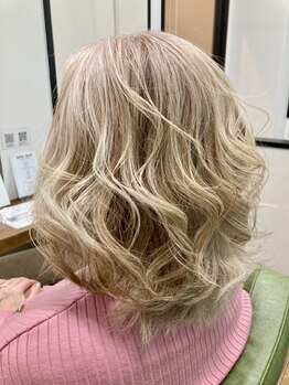 ライフ(LIFE.)の写真/【仕上がりに自信あり◎】退職まで綺麗な白髪染め。白髪を自然に生かしながら育てる白髪ぼかしも大人気♪