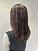 レイヤーカット×白髪ぼかしハイライト